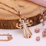Cross pendant with gold chain 585