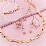 Halsband ryskt guld. Bicolor