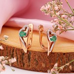 СОКОЛОВ златне минђуше са дијамантима и смарагдом