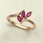 Золотое кольцо с рубинами