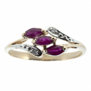 Золотое кольцо с рубинами и бриллиантами