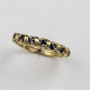 Золотое кольцо с сапфирами