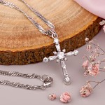 Серебряное колье с крестиком