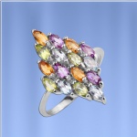 Ringgeneration mit Edelsteinen. Silber