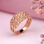 Red gold ring with zirconia