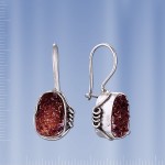 Earrings with quartz