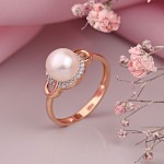 Pearls & Cubic Zirconia. Gold ring