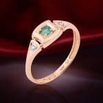 Zlatni prsten sa dijamantima, smaragd