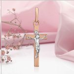 Gouden kruis met kruisbeeld. Diamanten