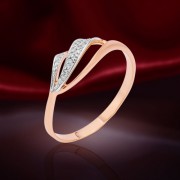 Ein Ring mit einem Diamanten. Russisches Gold