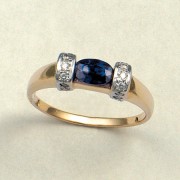 Златен пръстен с диаманти, сапфир. Двуцветен
