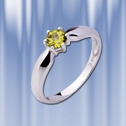 Ring mit Peridot. Russisches Gold