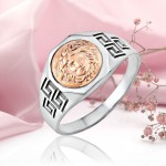 Stříbrný amuletový prsten se zlatým "Medusa"