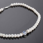 Náhrdelník z perel a měsíčního kamene