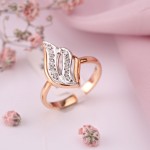 Aranygyűrű „viráglevél”. Gyémántok