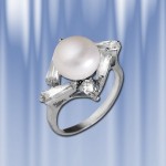 Silver ring with pearl and zirconia