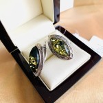 Orecchini in argento con ambra verde