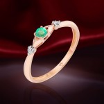 Zlatni prsten sa dijamantima, smaragd