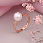 Pearl. Gold ring