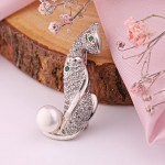 Silverbroche mit Zirconia und Perle