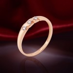 Златни прстен са дијамантом