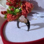 Pozlátený strieborný prsteň s ružovým kremeňom