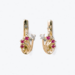 Boucles d'oreilles dorées avec rubis et diamants