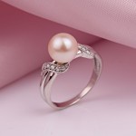 Silver ring with pearl and zirconia