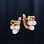 Boucles d'oreilles en or avec perles. Or rouge