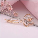 Rose gull brosje med zirconia