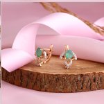 Guld øreringe "Bouquet". Chrysoprase & Zirconia