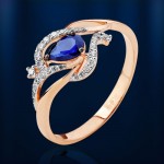 Zlatni prsten s dijamantima i safirom