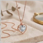 Hanger met topaas. Rood goud