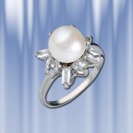 Silver ring with pearl and zircon