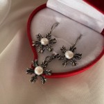 Srebrny komplet "Śnieżynka" z perłami