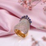Yellow gold ring with diamonds and sapphire