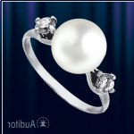 Ring aus 925er Sterlingsilber mit Perlen und Zirkonen.