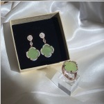 Argent plaqué or serti de chrysoprase et de zircones