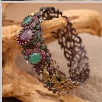 Bracelet en argent avec rubis et émeraude
