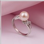 Серебряное кольцо с жемчугом и цирконием
