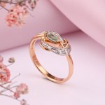 Златен пръстен с диаманти и изумруд. Двуцветен
