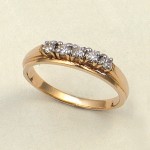 Zlatý prsten s diamanty, bicolor