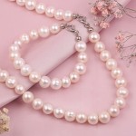 collier de perles; -bracelet