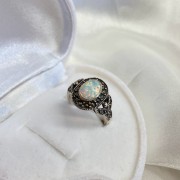 Серебряное кольцо с опалом и марказитом