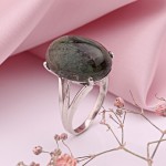 Stříbrný prsten s mechovým achátem v Německu