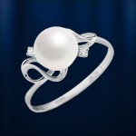 Strieborný prsteň s perlou