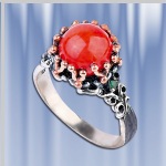 Кольцо из серебра 925 пробы с кораллом.