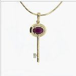 Colgante de oro con rubí y diamantes.