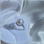 Серебряное кольцо с жемчугом и цирконием