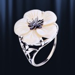 Silver ring with mother of pearl